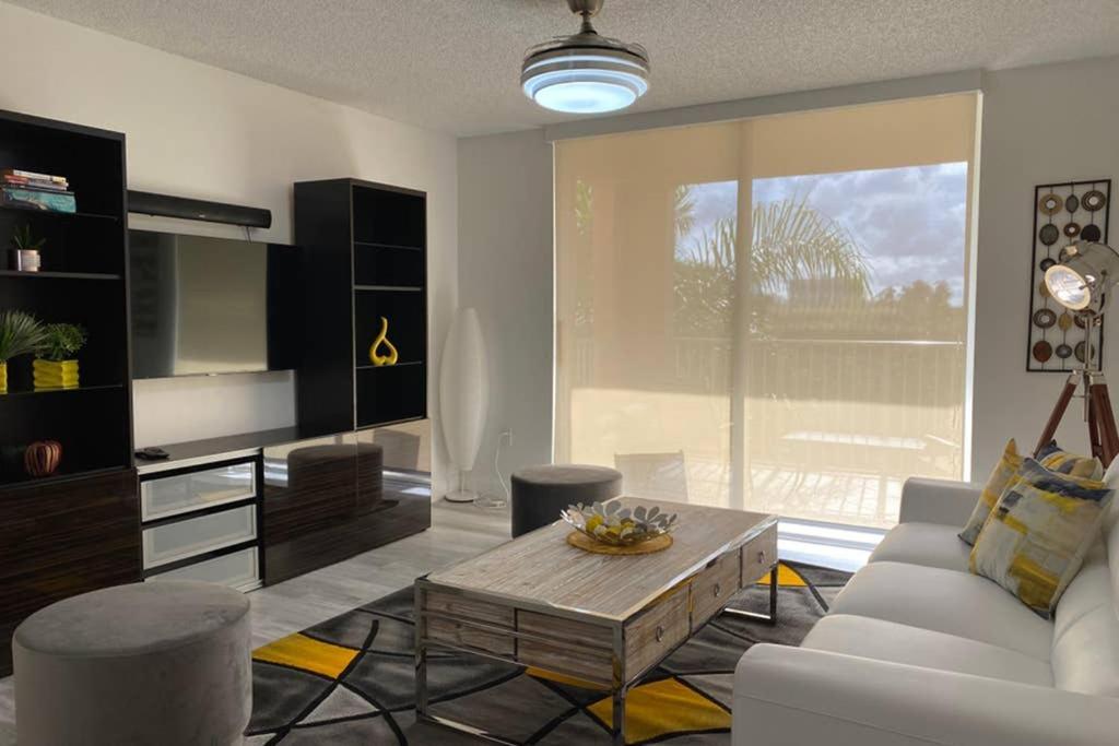 Apartament Yacht Club At Aventura 2 Bed 2 Bath Luxurius Cozy Brand New 2020 Zewnętrze zdjęcie